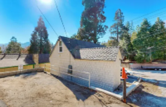 Relaxing Retreat w/ Deck, 1 Mi to Lake Arrowhead!