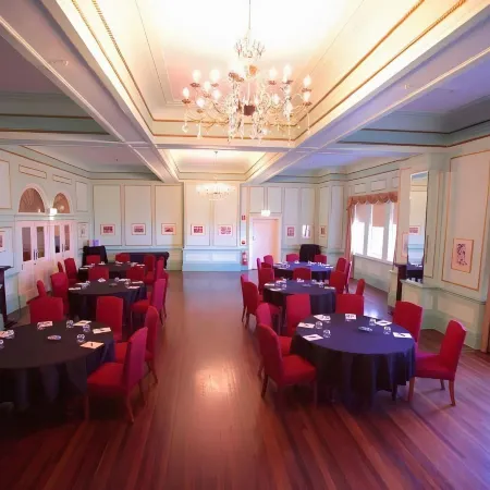 Carrington Hotel