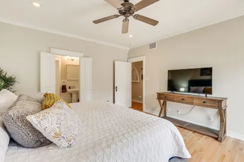Brenham Rental w/ Deck & Yard < 1 Mi to Downtown! - 3-Star