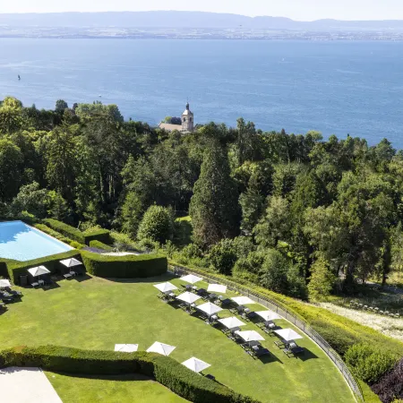 Hôtel Royal Отели рядом с достопримечательностью «Железнодорожный вокзал Эвиан»