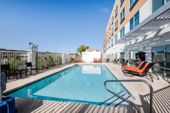 Holiday Inn Express & Suites PHOENIX - AIRPORT NORTH by IHG