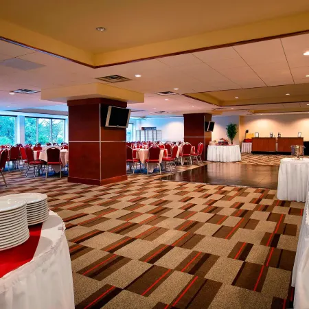 Four Points by Sheraton Victoria Gateway