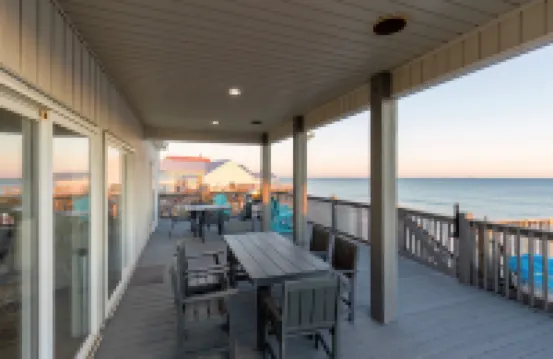 Gulf-Front Pool and Spacious Living - Charming Coastal Retreat 多芬島酒店