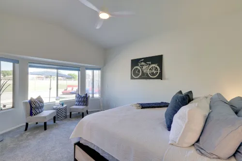 Golf Course View! Dog-Friendly Retreat in Glendale