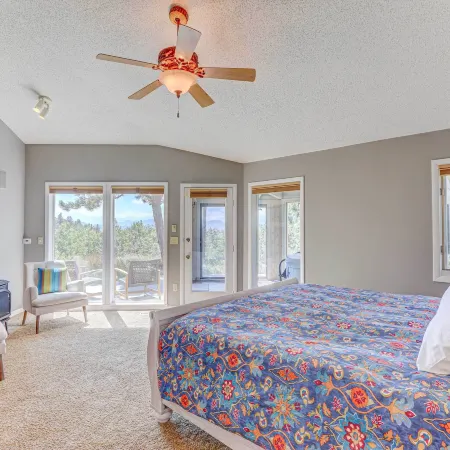 Mountain Views + Hot Tub: Airy Forest Escape!