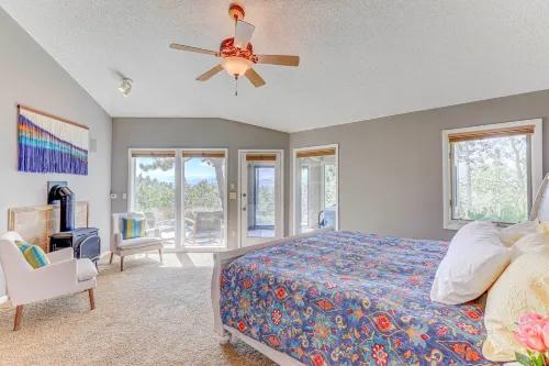 Mountain Views + Hot Tub: Airy Forest Escape! - parking