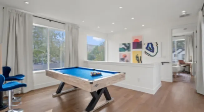 Private Pool and Hot Tub Oasis - Stunning Low-Allergen Retreat