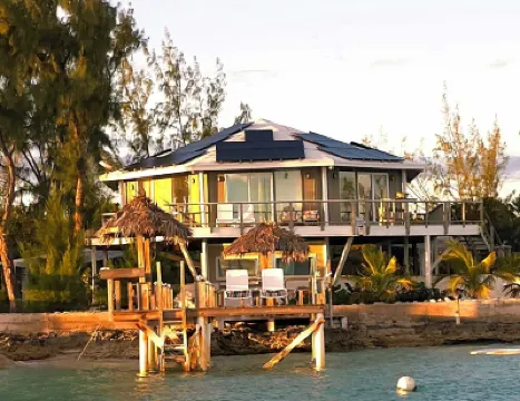 ONE OF A KIND PROPERTY! Breathtaking Views, Ocean Breezes, Huge Dock, Peaceful فنادق في 