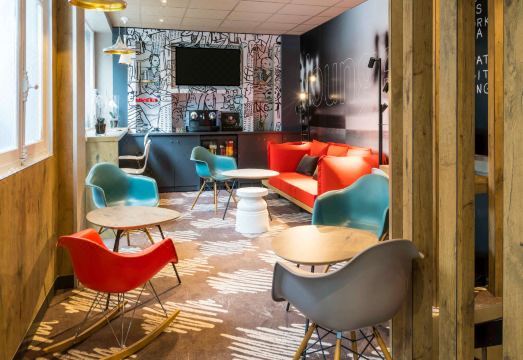 이비스 클리시 상트르 메리 객실