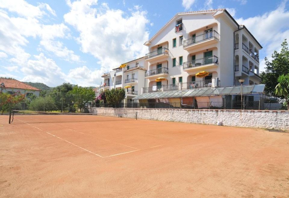 Residence Il Borgo Degli Ulivi Resort의 야외 수영장