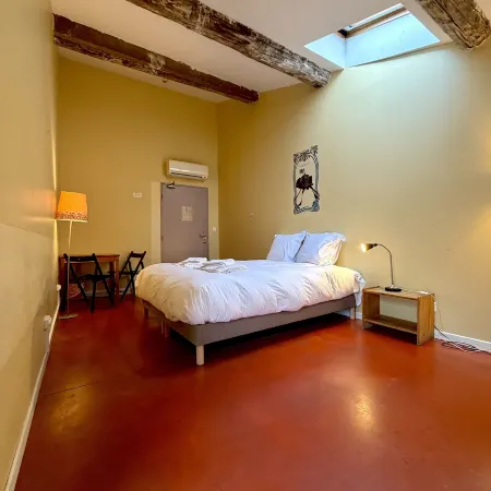 Hostel Vertigo Vieux-Port Отели рядом с достопримечательностью «Пристань для яхт Валон-дез-Оф»