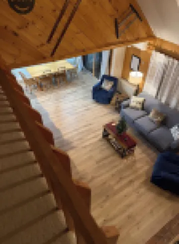 Cozy townhome sleeps 10 in the heart of it all. Minutes to multiple ski resorts