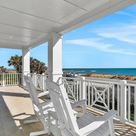 Brand new Oceanfront Home With Private hot Tub,outdoor Shower and Grill