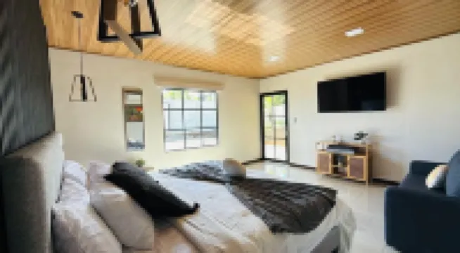 アレナル スター スタジオズ のホテル