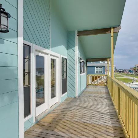 Near Boat Ramp: Home w/ Deck & Grill in Freeport