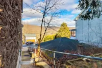 Mtn-view Balcony! Convenient Apt Near Jim Thorpe