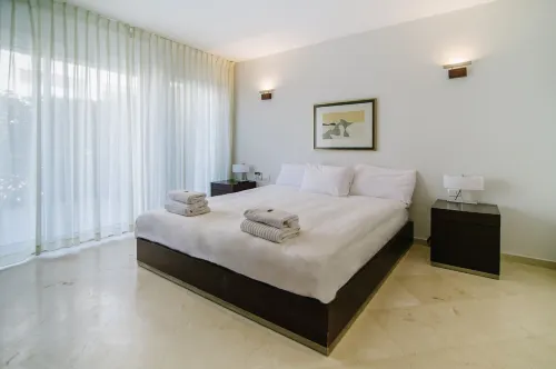 Marina Apartments by Olala Homes - Parkplatz