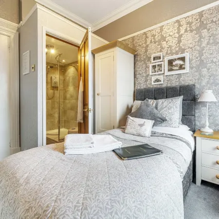Glendale Guest House