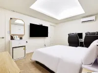 Yongin Film 37.2 โรงแรมใกล้สวนทะเลสาบทงแพค