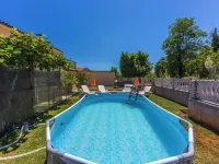 House Forest Paradise Hotels in Barban