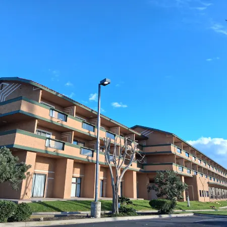 Holiday Inn Express & Suites VENTURA HARBOR by IHG