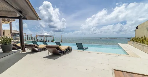 Apto Vista Beira-Mar | Pé na Areia | Barra Bali | Destino Bsm 214 - Homestays