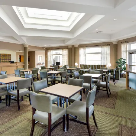 La Quinta Inn & Suites by Wyndham Greenville Haywood Отели рядом с достопримечательностью «Театр Warehouse»