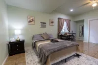 Spacious Modern Studio with a private entrance nearby Sequoia N Park