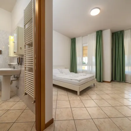 HOTEL MAX  LAZISE