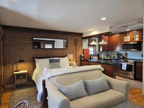 Washington Family Property, Upper Carriage House in Old Town on 107 S Lee Street