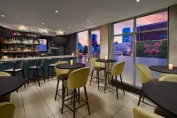 Double Tree by Hilton New York Times Square South - bar