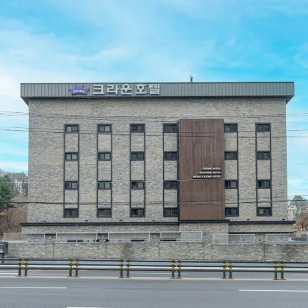 Crown Hotel Отели рядом с достопримечательностью «Музей Моран»