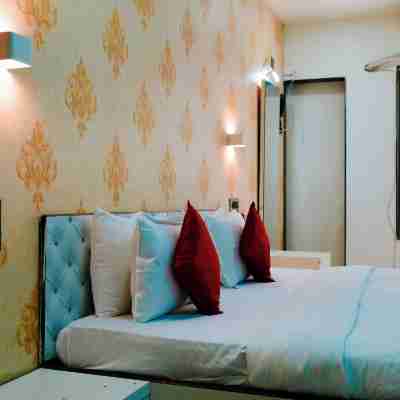 Hsquare Service Apartment Malad Rooms