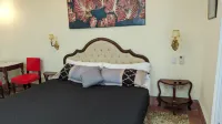 Old Havana Hideaway with King-Sized Bed & Private Balcony