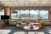 Travelers Inn by OYO, Templeton VA - Parkplatz