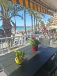A beautiful beachfront flat for 4 people with a lovely terrace overlooking sea