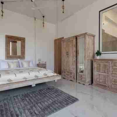 ELIVAAS 3BHK White House Villa with View Rooms