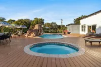 Unique Private Racing Track Villa - Villas