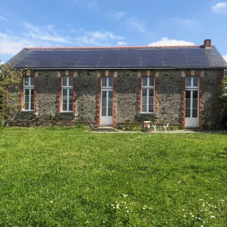 Gîte -Belle Maison Dans Une Ancienne école-Tarif réduit Hors WE !