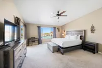 Casa Selecta - Pool, Hot Tub & Desert Skies 4 Bedroom Home