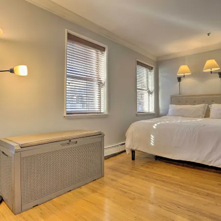 Couple’s Hub Near MetLife, Walk to Public Transit!