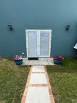 Lovely private studio apartment in beautiful garden setting