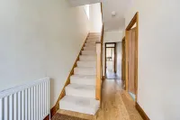 GuestReady -  Spacious 4Bed with Backyard - Wifi