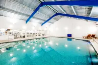 Holiday Inn MAIDSTONE - SEVENOAKS by IHG - Yüzme Havuzu