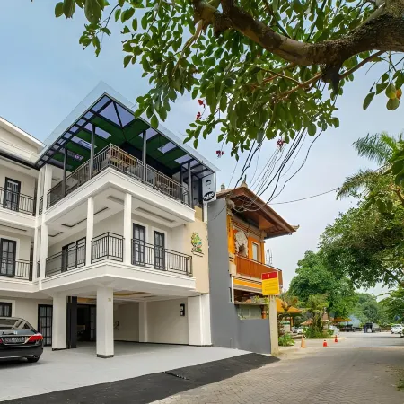 Tree Homestay Mitra RedDoorz Hoteles en Sukun