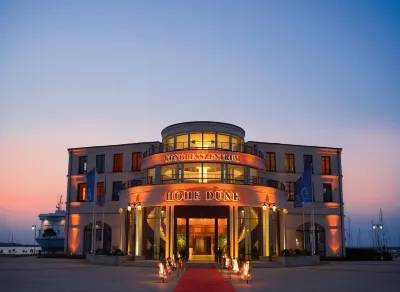 Yachthafenresidenz Hohe Düne Hotels near Park