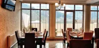 Hotel Iveria - Balcony