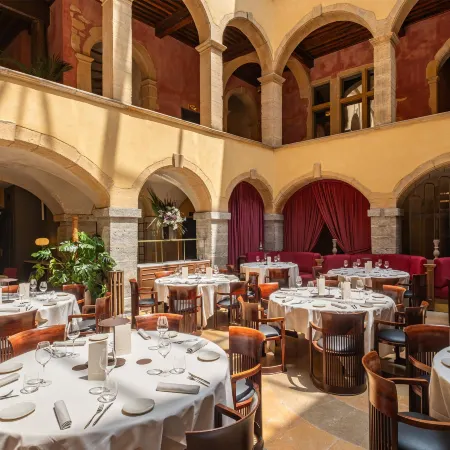 Cour des Loges Lyon, A Radisson Collection Hotel