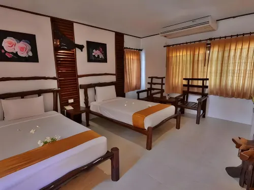 Alongkot Beach Resort Khanom