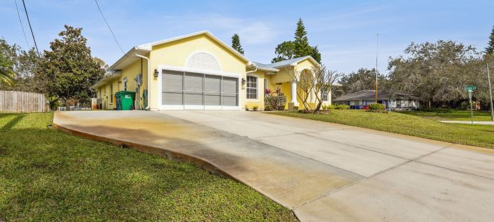 601 Benedictine Ter Hotels in Indian River County